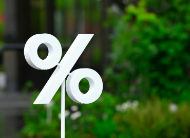 взыскивает ли суд проценты по кредиту в 2026 - фото - 1